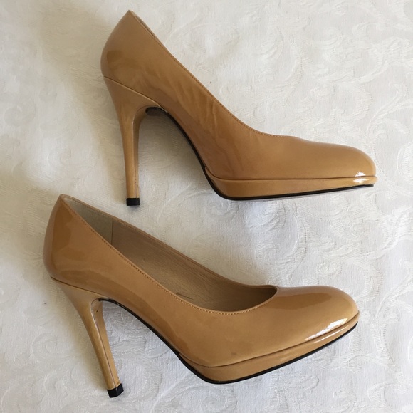 Stuart Weitzman nude patent leather pumps - Picture 5 of 9